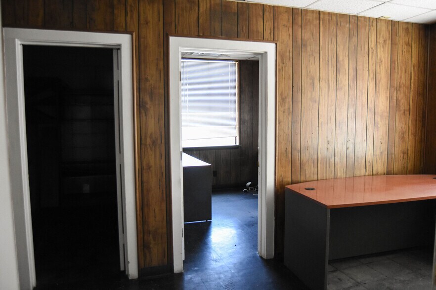 More Photos Of 19 Greenbrier Dear Rd, Anniston Distribution For Sale