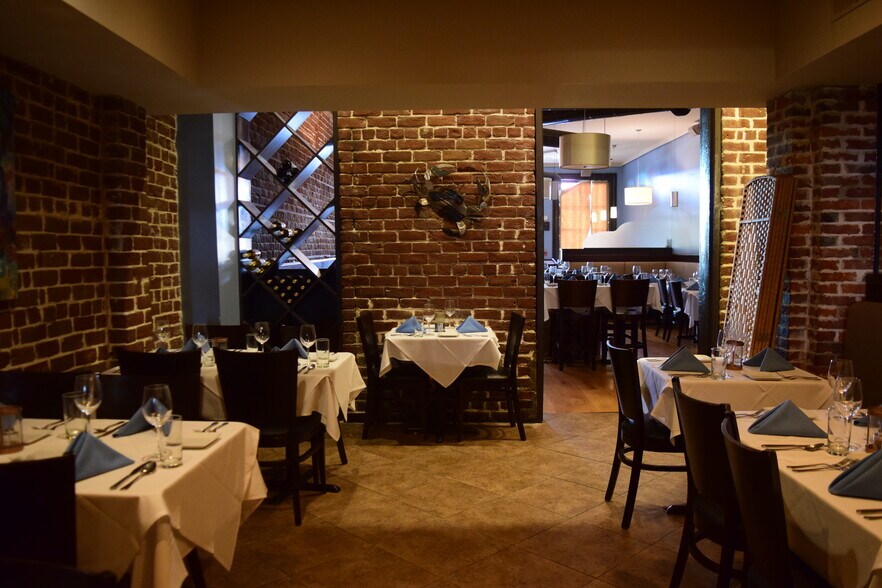 More Photos Of 309 W Congress St, Savannah Restaurant For Lease
