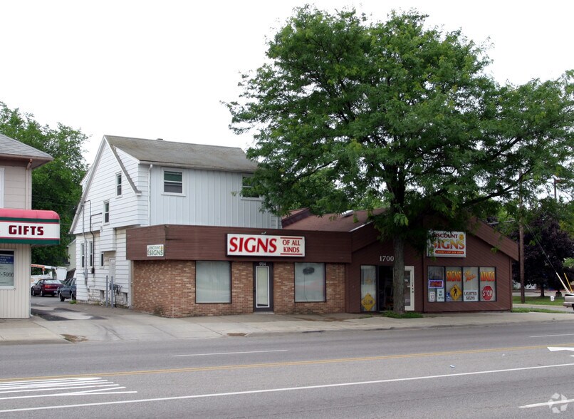More Photos Of 1700-1704 E Michigan Ave, Lansing Storefront Retail Residential For Sale