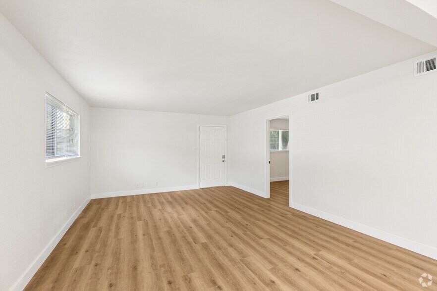 More Photos Of 1510 Odd Fellow St, Conroe Apartments For Sale
