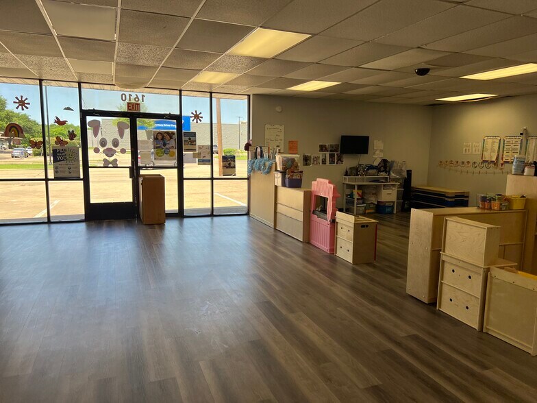 More Photos Of 1610 Wynn Joyce Rd, Garland Freestanding For Sale