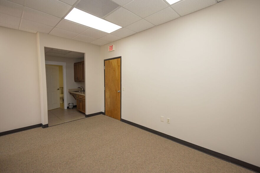 More Photos Of 20550 Townsen Blvd, Humble Loft Creative Space For Sale