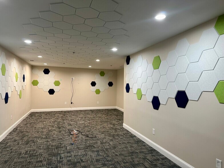 More Photos Of 3045 Union Rd, White House Warehouse For Sale