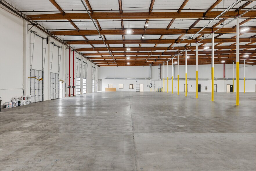 More Photos Of 12224 Montague St, Pacoima Distribution For Lease