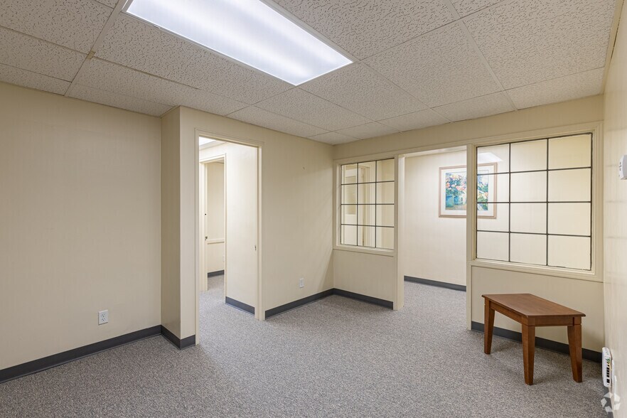 More Photos Of 7364-7390 Reading Rd, Cincinnati Storefront Retail Office For Lease