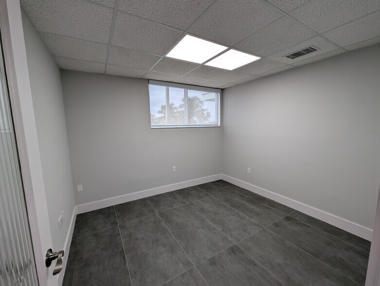 More Photos Of 3670 NW 6th St, Miami Loft Creative Space For Lease
