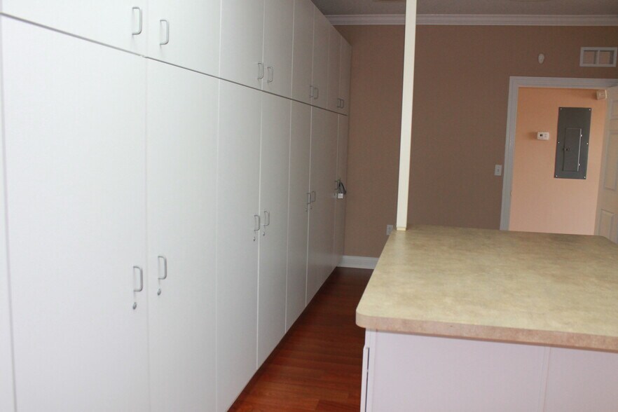 More Photos Of 6817 Southpoint Pky, Jacksonville Office For Sale