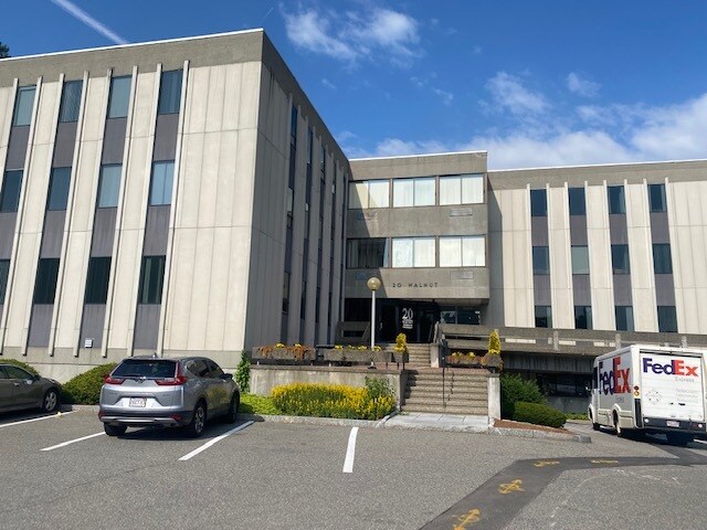 More Photos Of 20 Walnut St, Wellesley Office For Lease