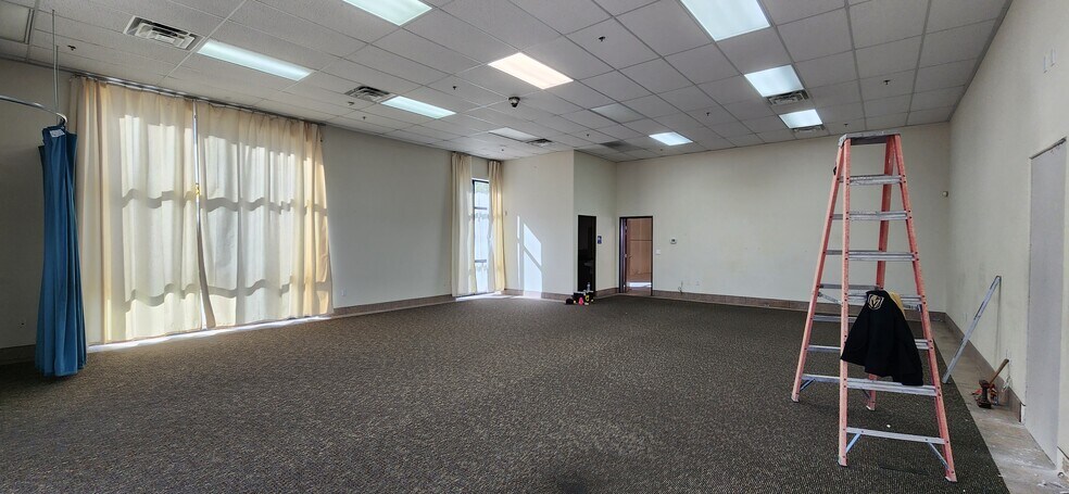 More Photos Of 4135 N Rancho Dr, Las Vegas Light Distribution For Lease