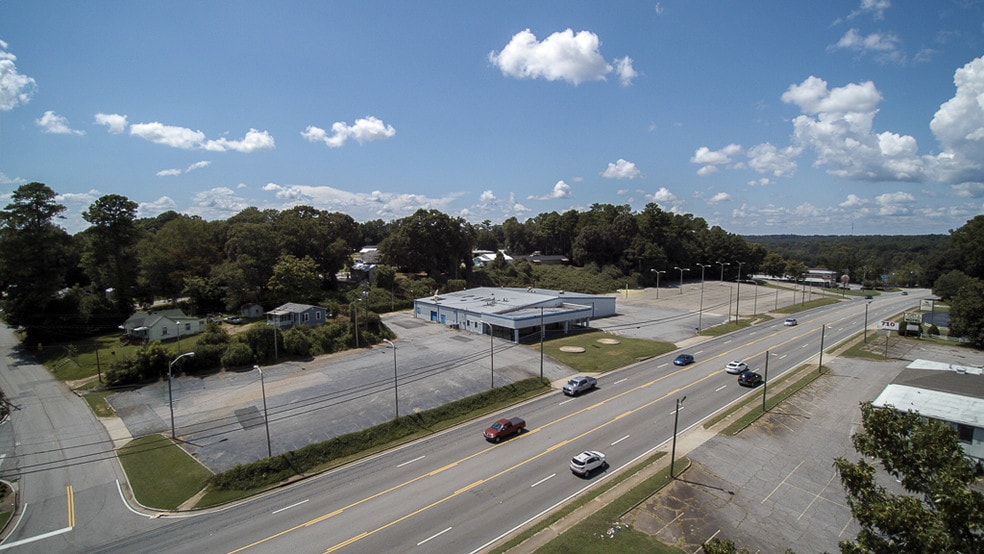 More Photos Of 709 New Franklin Rd, Lagrange Freestanding For Lease