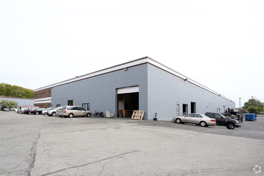 More Photos Of 55 6th Rd, Woburn Flex For Sale