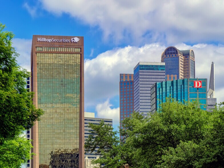 More Photos Of 717 N Harwood St, Dallas Office For Lease