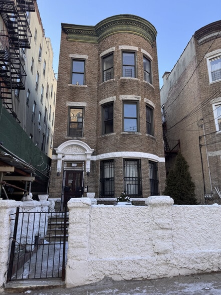Primary Photo Of 907 Summit Ave, Bronx Multifamily For Sale