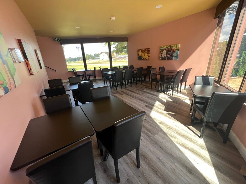 More Photos Of 10804 Wilkshire Blvd, Bolivar Office For Sale