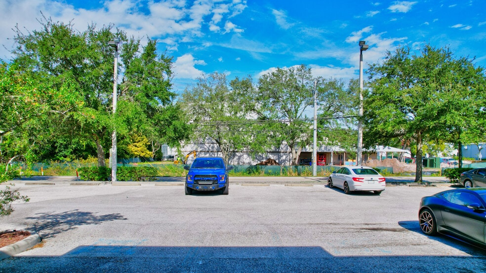 More Photos Of 5620 W Sligh Ave, Tampa Loft Creative Space For Lease