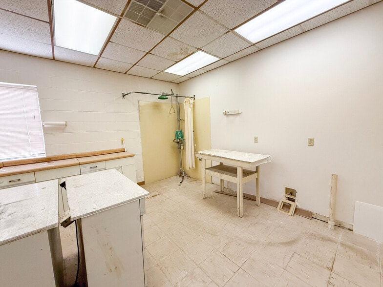 More Photos Of 1901 Carter St, Pampa Office For Sale