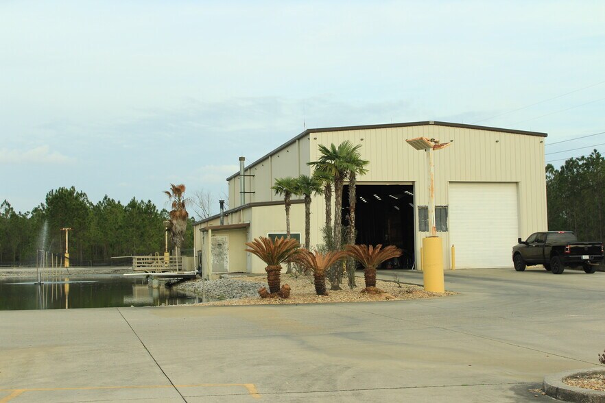 More Photos Of 9140 Canal Rd, Gulfport Light Distribution For Sale
