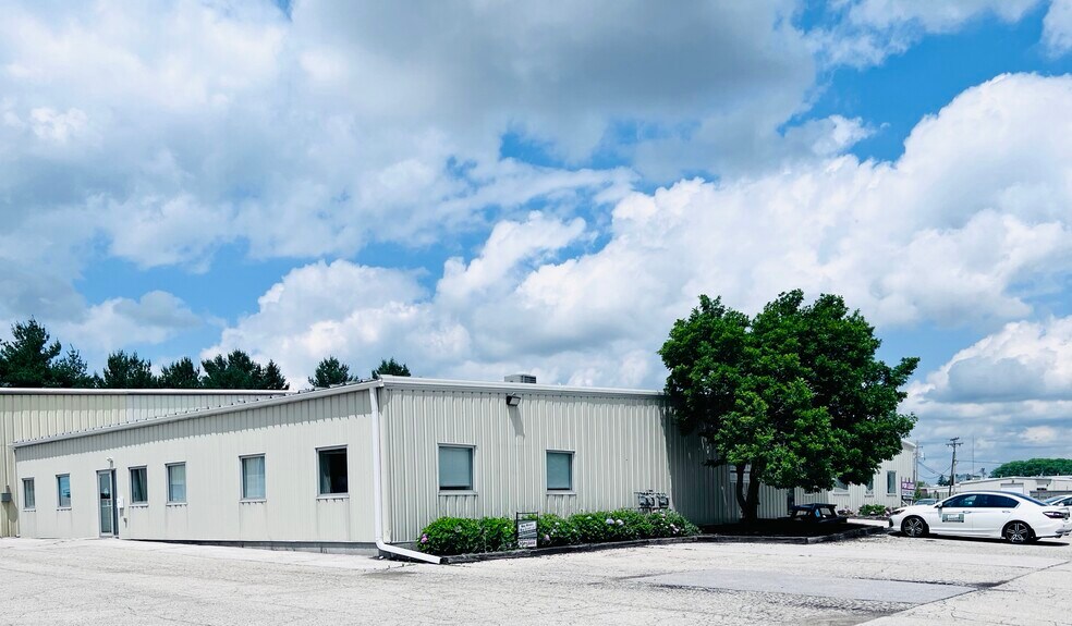 More Photos Of 900 Green Valley Rd, Beaver Dam Flex For Lease