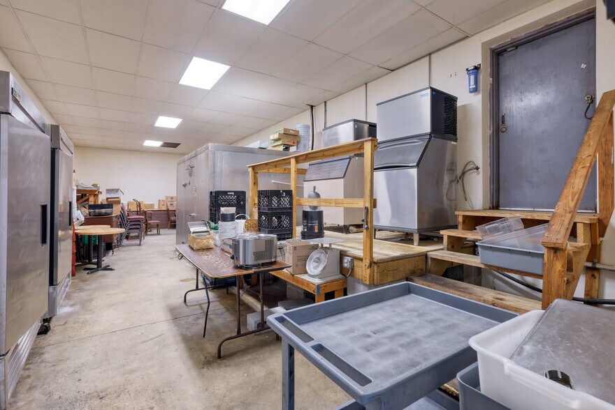 More Photos Of 110-112 Trinity St, Abbeville Storefront For Sale