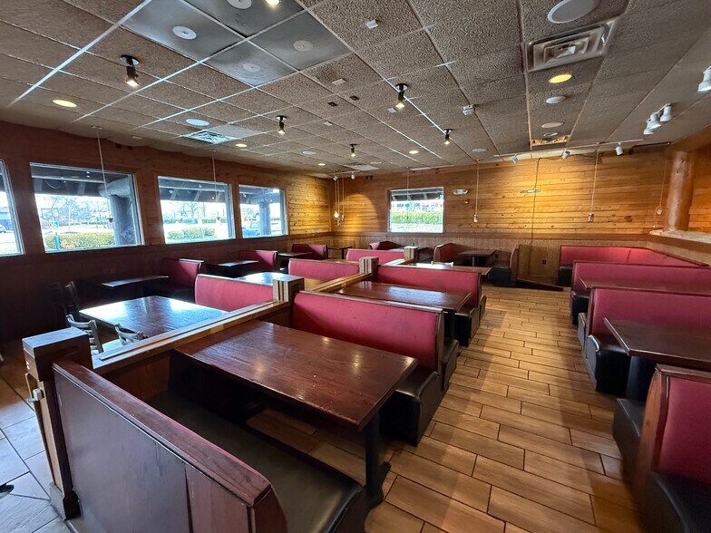 More Photos Of 3939 Morse Crossing, Columbus Restaurant For Lease
