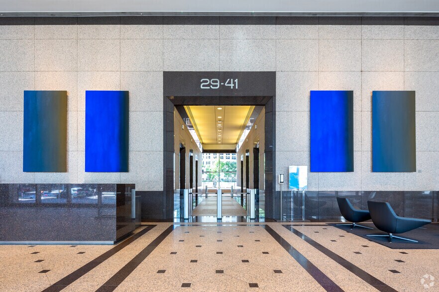 More Photos Of 725 S Figueroa St, Los Angeles Office For Lease