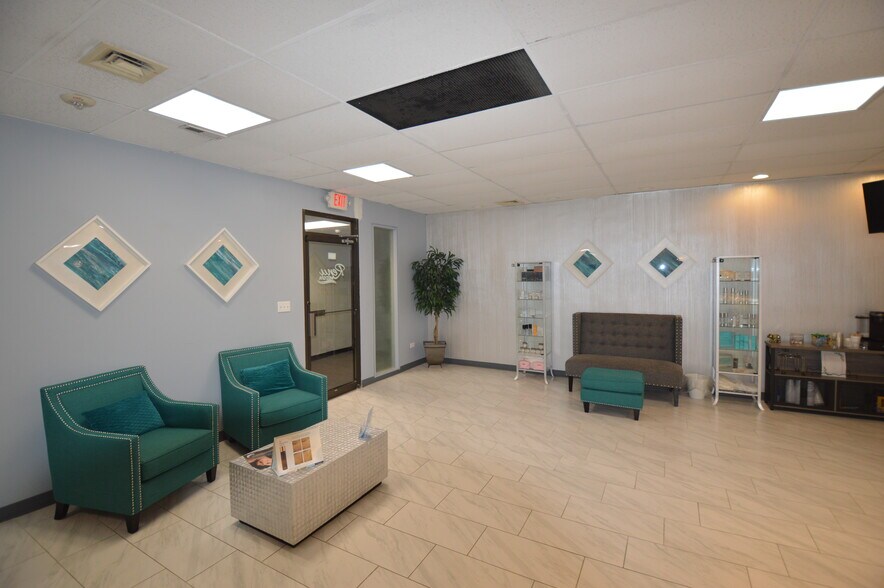 More Photos Of 380 E Northwest Hwy, Des Plaines Medical For Sale