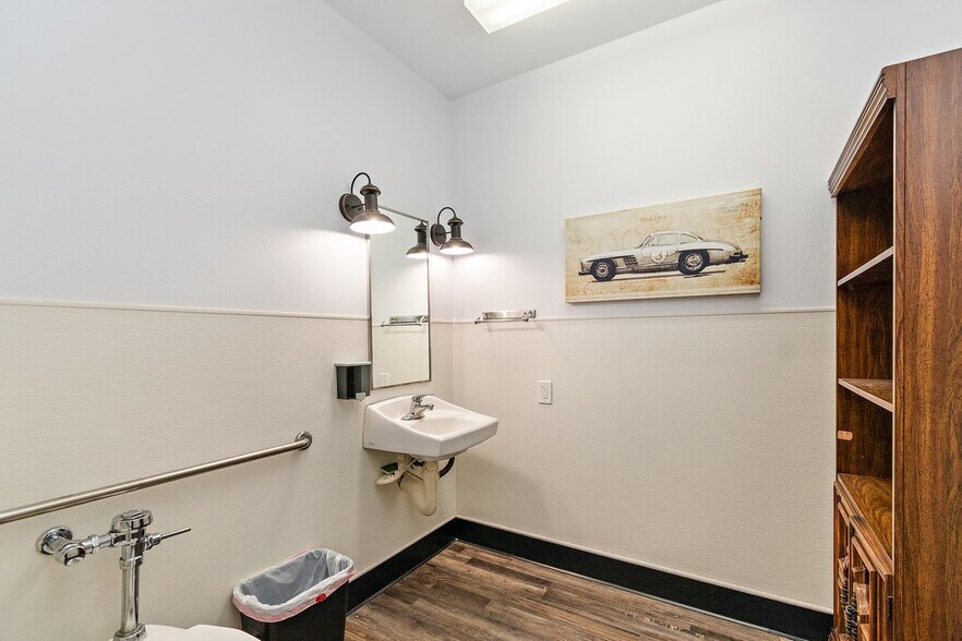 More Photos Of 317 W Tullock St, Rialto Warehouse For Sale