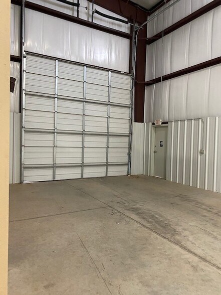 More Photos Of 2500 S Vermont Ave, Oklahoma City Warehouse For Lease