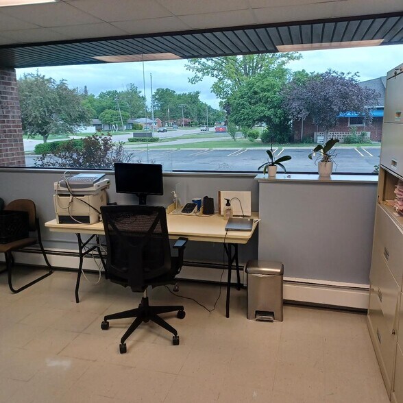 More Photos Of 16800 W Twelve Mile Rd, Southfield Medical For Lease