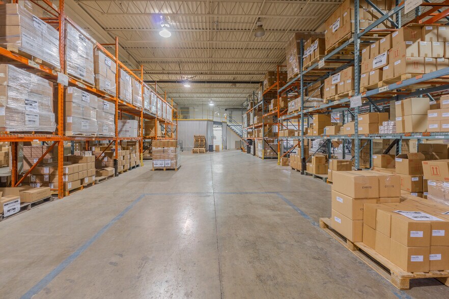 More Photos Of 9081-9101 Rue du Parcours, Montréal Warehouse For Sale