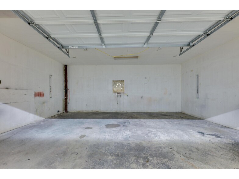 More Photos Of 1612 Shenandoah Dr, Cedar Park Warehouse For Sale