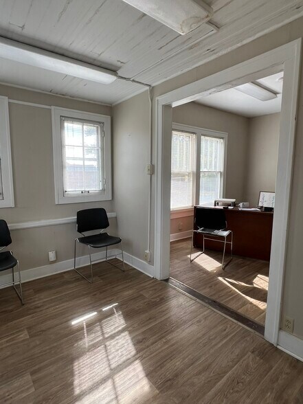More Photos Of 307 Cottage Ave, Anderson Office For Sale