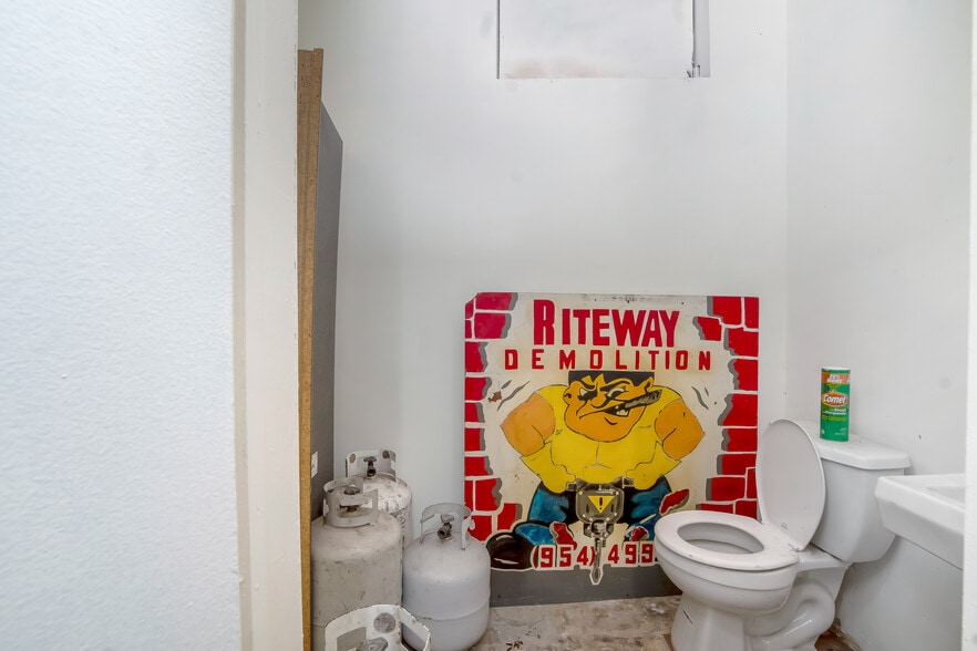 More Photos Of 3071 NW 64th Ave, Sunrise Warehouse For Sale