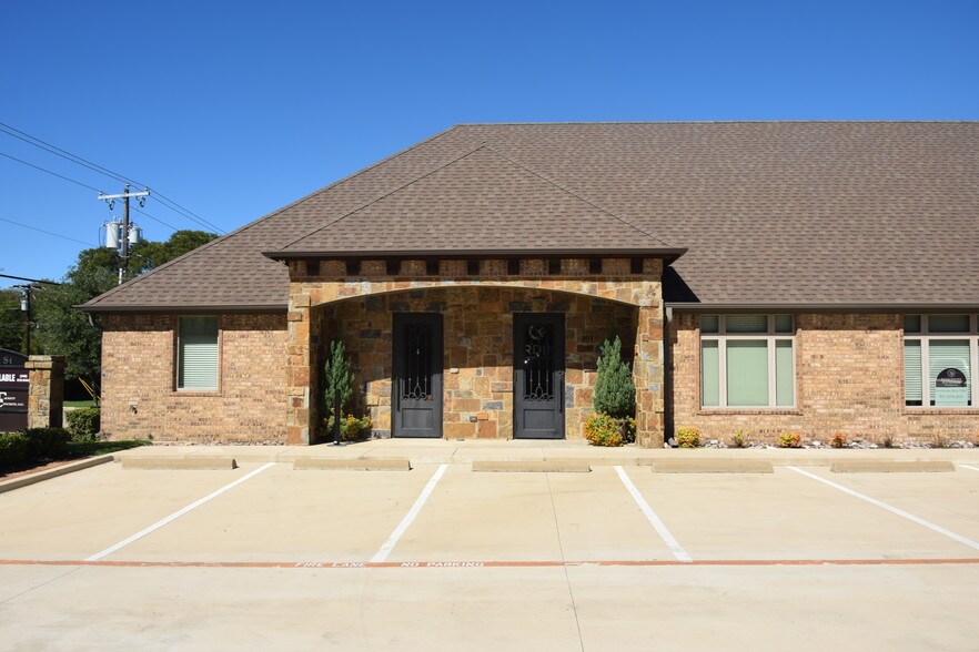 More Photos Of 414 N Main St, Grapevine Loft Creative Space For Lease