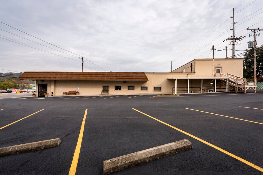 More Photos Of 517 3rd Ave, Chesapeake Medical For Sale