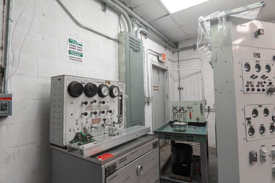 More Photos Of 7800 W 25th Ct, Hialeah Manufacturing For Sale