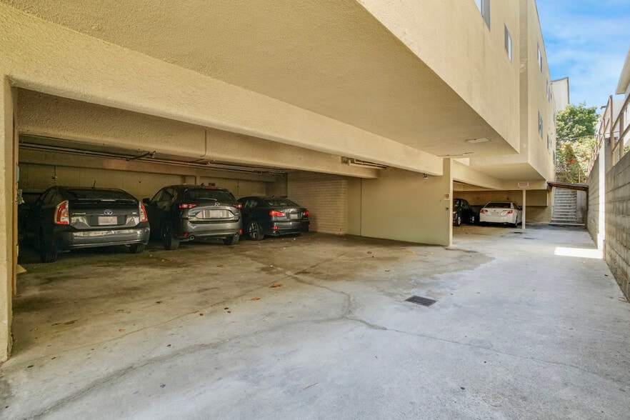 More Photos Of 11943 Kiowa Ave, Los Angeles Apartments For Sale