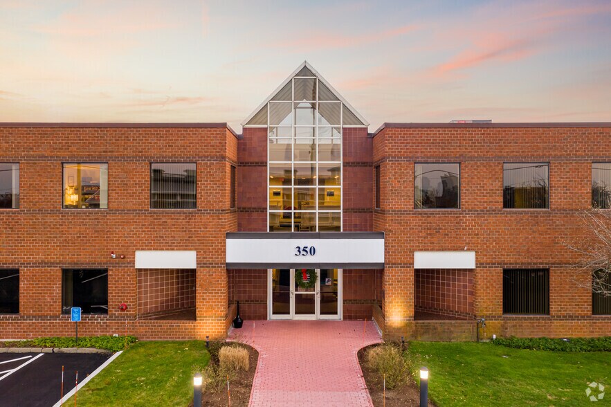 More Photos Of 350 Lincoln St, Hingham Office For Lease
