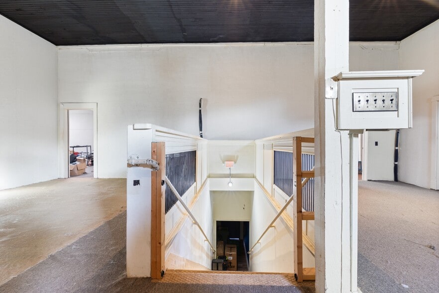 More Photos Of 114 N Church St, Waverly Loft Creative Space For Sale