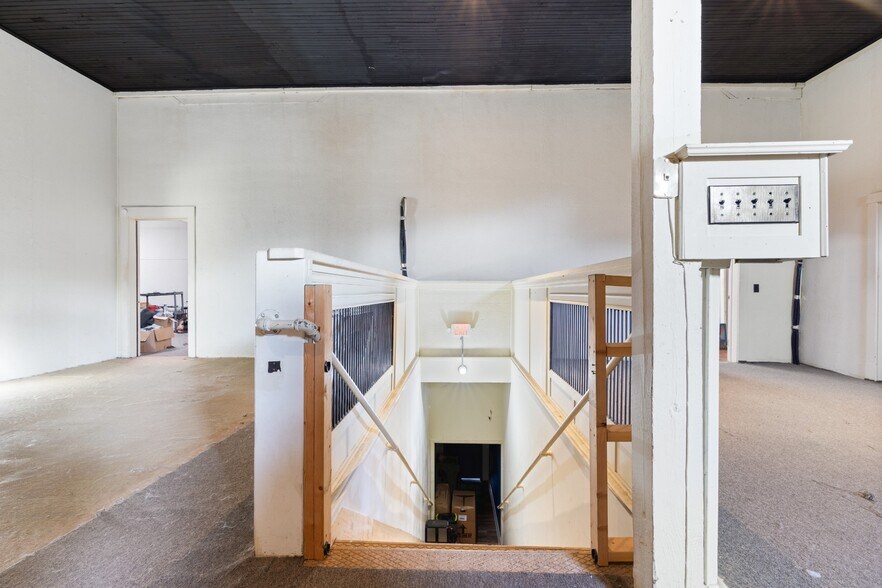 More Photos Of 114 N Church St, Waverly Loft Creative Space For Lease