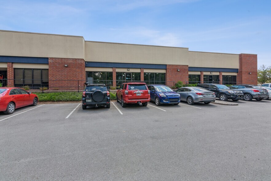 More Photos Of 830 Fesslers Pky, Nashville Light Distribution For Lease