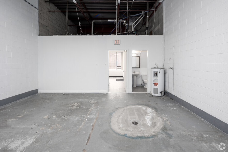 More Photos Of 270 Esna Park Dr, Markham Service For Lease