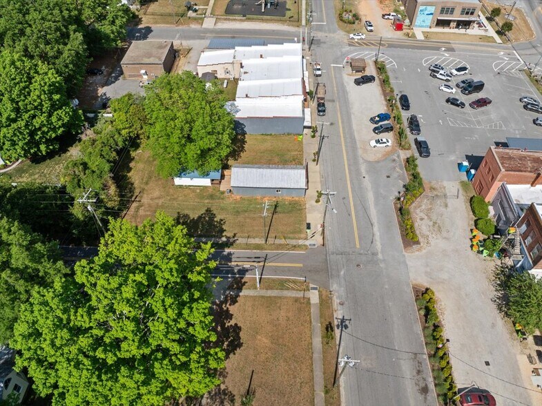 More Photos Of 202 E. North Main Street, Littleton General Retail For Sale