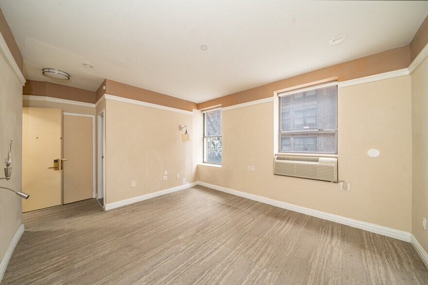 More Photos Of 129 W 46th St, New York Hotel For Sale
