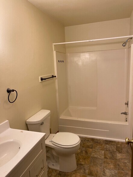 More Photos Of 65 Locust St, Galesburg Apartments For Sale