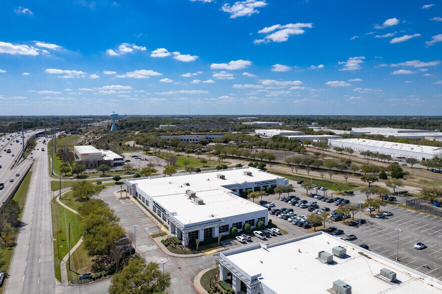 More Photos Of 700 N Sam Houston Pky W, Houston Medical For Lease