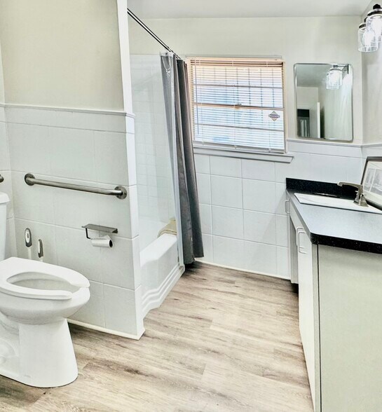 More Photos Of 3310 Lackland Rd, Fort Worth Office For Sale