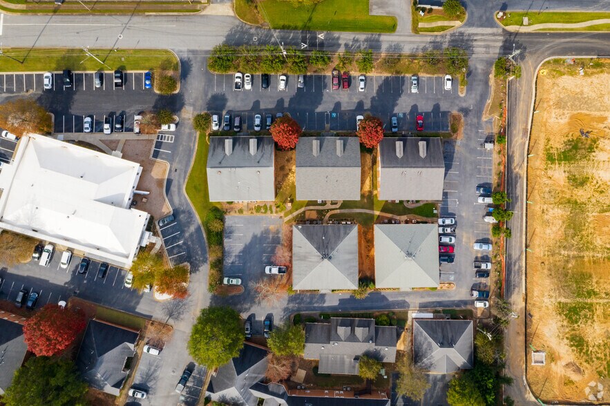 More Photos Of 2440 Sandy Plains Rd, Marietta Office For Lease