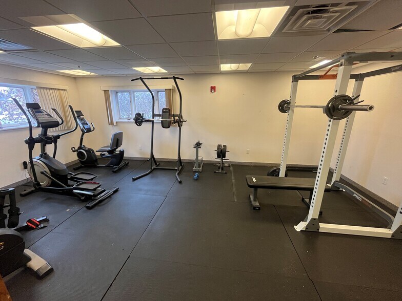 More Photos Of 215 E Church St, Lewellen Hotel For Sale