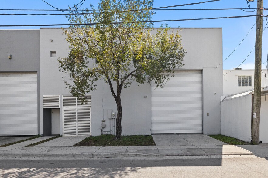 More Photos Of 335 Ne 61st St, Miami Flex For Lease